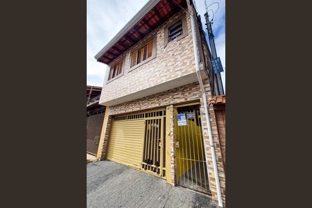 Fachada de casa para alugar com 2 quartos, 81m² em Vila Pirajussara, São Paulo