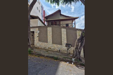 Casa à venda com 4 quartos, 350m² em Serrano, Belo Horizonte