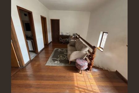 Casa à venda com 4 quartos, 350m² em Serrano, Belo Horizonte
