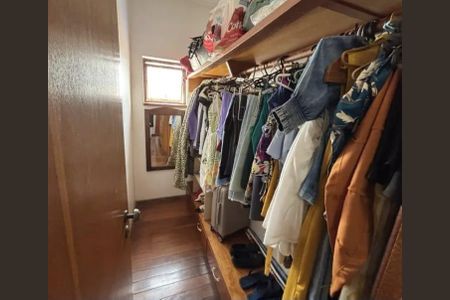 Casa à venda com 4 quartos, 350m² em Serrano, Belo Horizonte