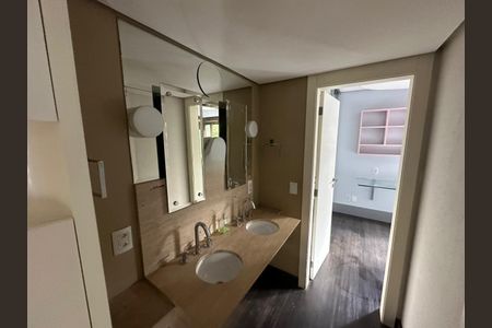 Banheiro da suíte de apartamento para alugar com 3 quartos, 120m² em Auxiliadora, Porto Alegre