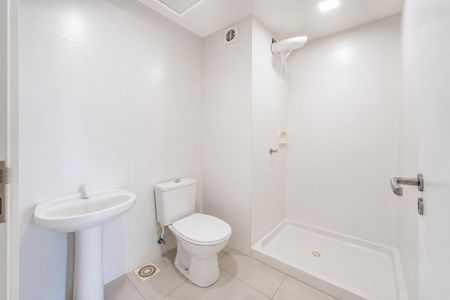 Banheiro social de apartamento para alugar com 2 quartos, 48m² em Jardim Betânia, Cachoeirinha