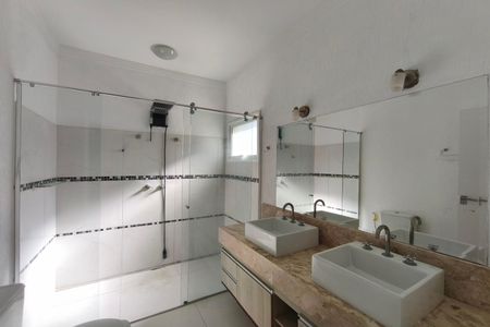 Casa de condomínio para alugar com 242m², 3 quartos e 2 vagasBanheiro Suíte