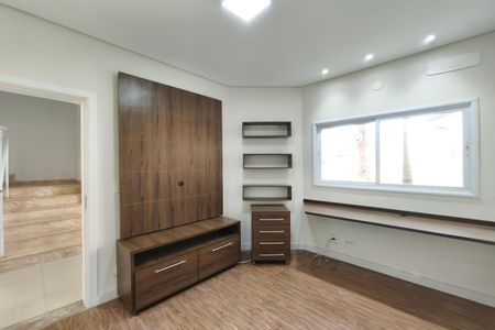 Casa de condomínio para alugar com 242m², 3 quartos e 2 vagasEscritório 2