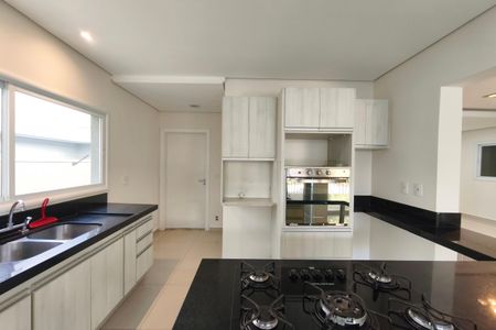 Casa de condomínio para alugar com 242m², 3 quartos e 2 vagasCozinha