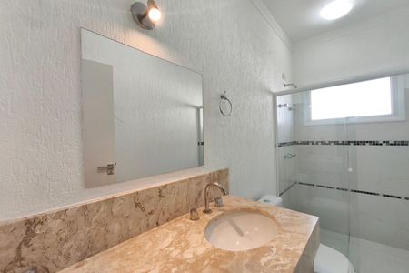 Casa de condomínio para alugar com 242m², 3 quartos e 2 vagasBanheiro Suíte 2