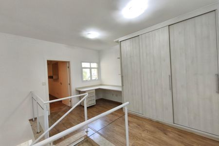 Casa de condomínio para alugar com 242m², 3 quartos e 2 vagasEscritório