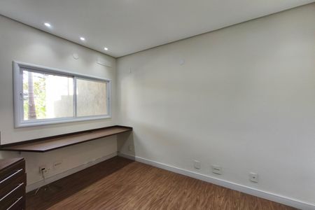 Casa de condomínio para alugar com 242m², 3 quartos e 2 vagasEscritório 2