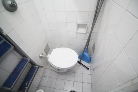 Banheiro de serviço de apartamento para alugar com 3 quartos, 90m² em Vila Olímpia, São Paulo