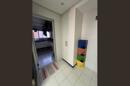 Apartamento à venda com 195m², 3 quartos e 3 vagas Apartamento à venda com 195m², 3 quartos e 3 vagasÁrea de serviço
