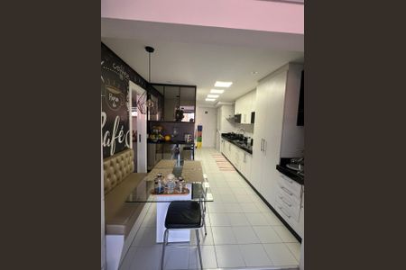 Apartamento à venda com 195m², 3 quartos e 3 vagas Apartamento à venda com 195m², 3 quartos e 3 vagasCozinha
