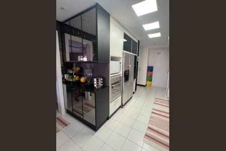 Apartamento à venda com 195m², 3 quartos e 3 vagas Apartamento à venda com 195m², 3 quartos e 3 vagasCozinha