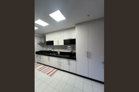 Apartamento à venda com 195m², 3 quartos e 3 vagas Apartamento à venda com 195m², 3 quartos e 3 vagasCozinha