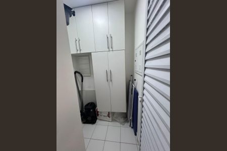 Apartamento à venda com 195m², 3 quartos e 3 vagas Apartamento à venda com 195m², 3 quartos e 3 vagasÁrea de serviço