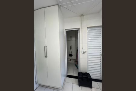 Apartamento à venda com 195m², 3 quartos e 3 vagas Apartamento à venda com 195m², 3 quartos e 3 vagasÁrea de serviço