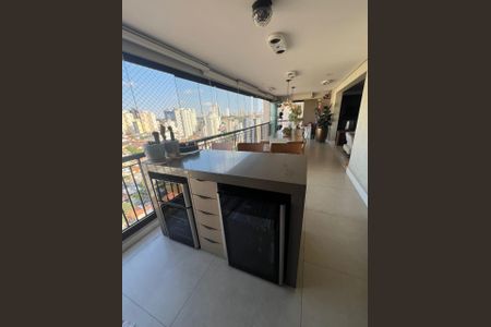 Apartamento à venda com 195m², 3 quartos e 3 vagas Apartamento à venda com 195m², 3 quartos e 3 vagasVaranda
