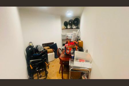 Casa de condomínio à venda com 560m², 5 quartos e 4 vagas Casa de condomínio à venda com 560m², 5 quartos e 4 vagasQuartinho