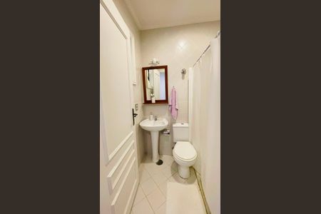 Casa de condomínio à venda com 560m², 5 quartos e 4 vagas Casa de condomínio à venda com 560m², 5 quartos e 4 vagasBanheiro suíte 5