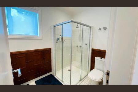 Casa de condomínio à venda com 560m², 5 quartos e 4 vagas Casa de condomínio à venda com 560m², 5 quartos e 4 vagasBanheiro suíte 3