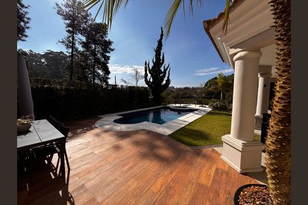 Casa de condomínio à venda com 560m², 5 quartos e 4 vagas