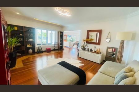 Casa de condomínio à venda com 560m², 5 quartos e 4 vagas Casa de condomínio à venda com 560m², 5 quartos e 4 vagasSala 3