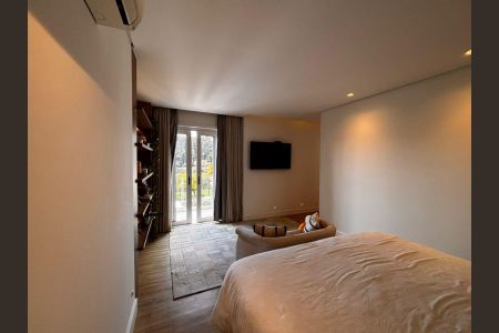 Casa de condomínio à venda com 560m², 5 quartos e 4 vagas Casa de condomínio à venda com 560m², 5 quartos e 4 vagasSuíte 2