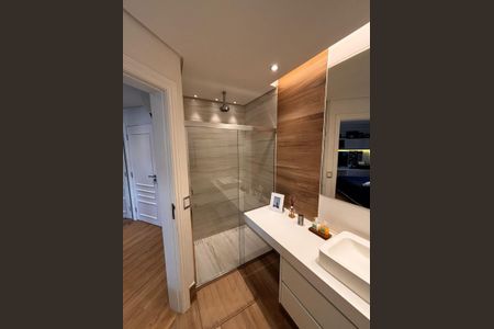 Casa de condomínio à venda com 560m², 5 quartos e 4 vagas Casa de condomínio à venda com 560m², 5 quartos e 4 vagasBanheiro suíte 1