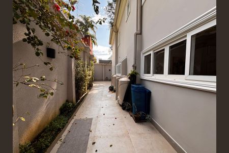 Casa de condomínio à venda com 560m², 5 quartos e 4 vagas