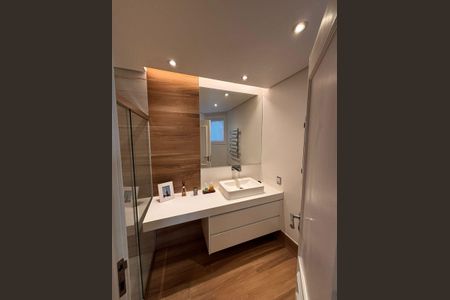 Casa de condomínio à venda com 560m², 5 quartos e 4 vagas Casa de condomínio à venda com 560m², 5 quartos e 4 vagasBanheiro suíte 1