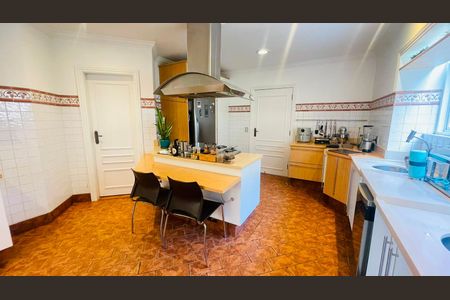 Cozinha de casa de condomínio à venda com 5 quartos, 560m² em Residencial das Estrelas, Barueri