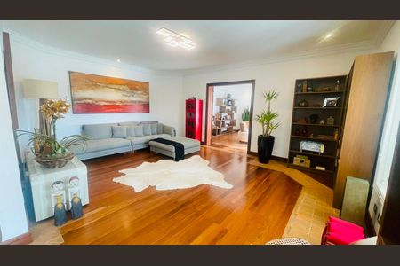 Casa de condomínio à venda com 560m², 5 quartos e 4 vagas Casa de condomínio à venda com 560m², 5 quartos e 4 vagasSala 3