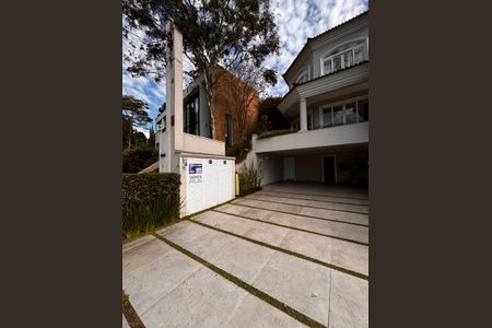 Casa de condomínio à venda com 560m², 5 quartos e 4 vagas Casa de condomínio à venda com 560m², 5 quartos e 4 vagasPlaca