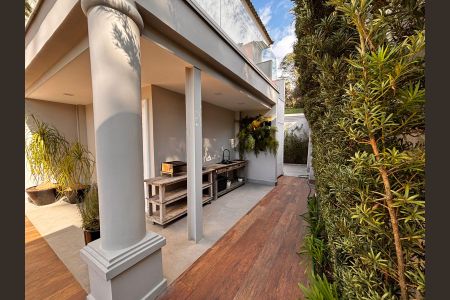 Casa de condomínio à venda com 560m², 5 quartos e 4 vagas