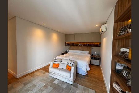 Casa de condomínio à venda com 560m², 5 quartos e 4 vagas Casa de condomínio à venda com 560m², 5 quartos e 4 vagasSuíte 2