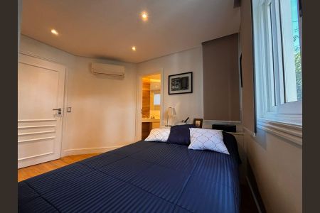 Casa de condomínio à venda com 560m², 5 quartos e 4 vagas Casa de condomínio à venda com 560m², 5 quartos e 4 vagasSuíte 1