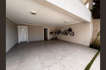 Garagem de casa de condomínio à venda com 5 quartos, 560m² em Residencial das Estrelas, Barueri
