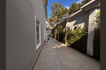 Casa de condomínio à venda com 560m², 5 quartos e 4 vagas