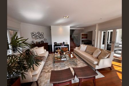 Casa de condomínio à venda com 560m², 5 quartos e 4 vagas