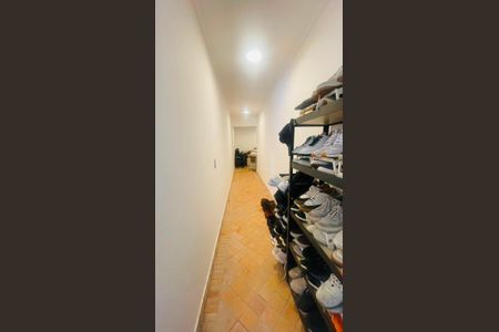 Casa de condomínio à venda com 560m², 5 quartos e 4 vagas Casa de condomínio à venda com 560m², 5 quartos e 4 vagasCorredor quartinho
