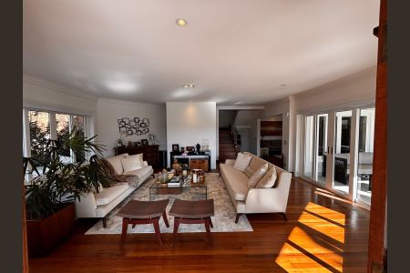 Casa de condomínio à venda com 560m², 5 quartos e 4 vagas