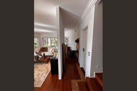 Casa de condomínio à venda com 560m², 5 quartos e 4 vagas