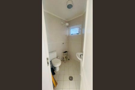 Casa de condomínio à venda com 560m², 5 quartos e 4 vagas Casa de condomínio à venda com 560m², 5 quartos e 4 vagasBanheiro