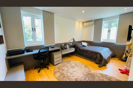 Casa de condomínio à venda com 560m², 5 quartos e 4 vagas Casa de condomínio à venda com 560m², 5 quartos e 4 vagasSuíte 3