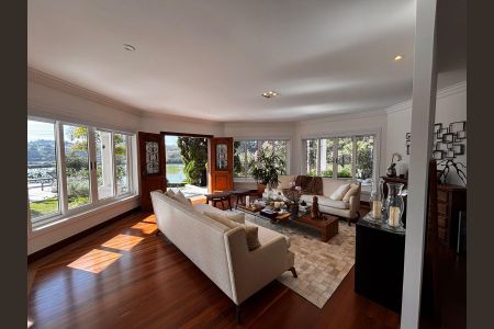 Casa de condomínio à venda com 560m², 5 quartos e 4 vagas