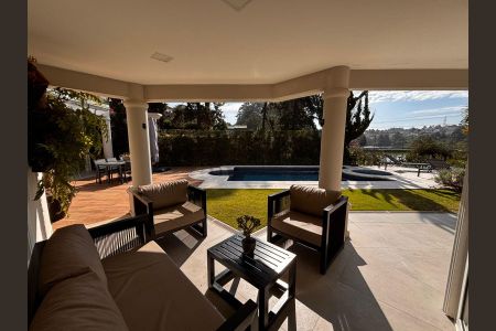 Casa de condomínio à venda com 560m², 5 quartos e 4 vagas