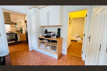 Casa de condomínio à venda com 560m², 5 quartos e 4 vagas Casa de condomínio à venda com 560m², 5 quartos e 4 vagasLavanderia