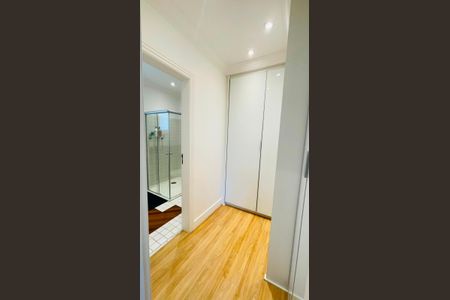 Casa de condomínio à venda com 560m², 5 quartos e 4 vagas Casa de condomínio à venda com 560m², 5 quartos e 4 vagasBanheiro suíte 3