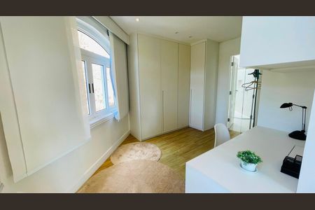 Casa de condomínio à venda com 560m², 5 quartos e 4 vagas Casa de condomínio à venda com 560m², 5 quartos e 4 vagasSuíte 4