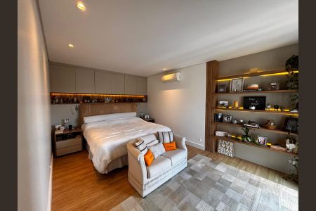 Casa de condomínio à venda com 560m², 5 quartos e 4 vagas Casa de condomínio à venda com 560m², 5 quartos e 4 vagasSuíte 2