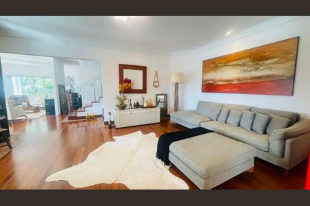 Casa de condomínio à venda com 560m², 5 quartos e 4 vagas Casa de condomínio à venda com 560m², 5 quartos e 4 vagasSala 3